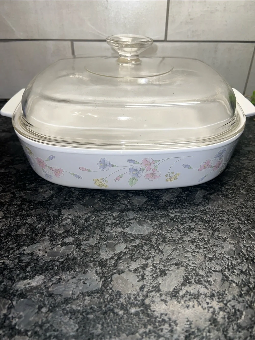 Corningware White Pastel Bouquet Covered Casserole with Glass Lid. Exc condition